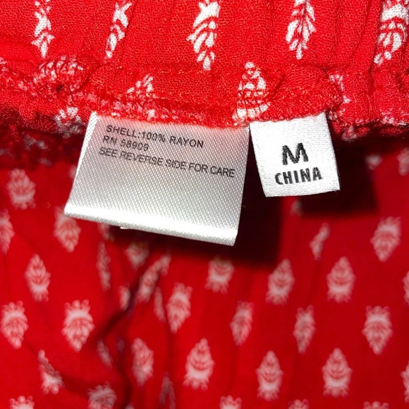 Gianni Bini Layered Shorts Red White Paisley Size Medium Boho Flowy Summer - Picture 6 of 7